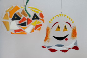 Fusionnez fantômes, citrouilles et feuilles d’automne