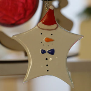 étoile bonhomme de neige en verre à suspendre dans le sapin