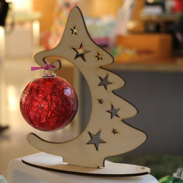support en bois boule de noel en verre