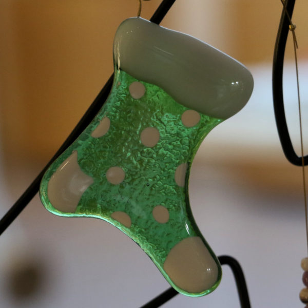 botte en verre à suspendre dans le sapin couleur verte