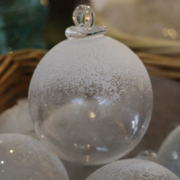 boule de noel en verre neige incolore