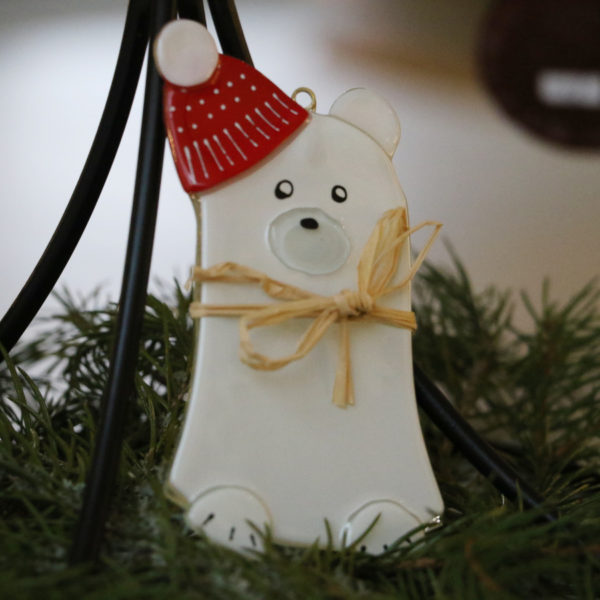 ours à bonnet en verre à suspendre dans le sapin