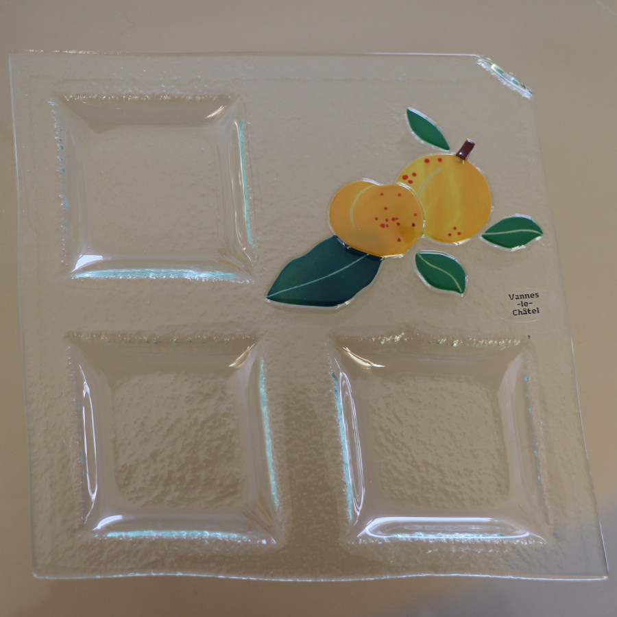 Plat à cake en verre motif mirabelle Tourisme Vannes-le-Châtel